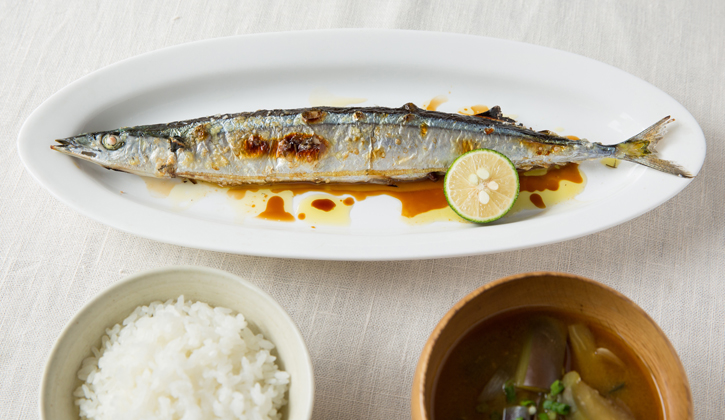秋刀魚の塩焼きにもオリーブオイルをプラス。
